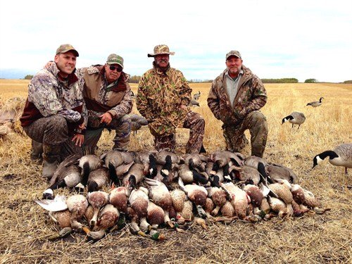 Imanitobacanadagooseandduckhuntingincanada_2415_500x375